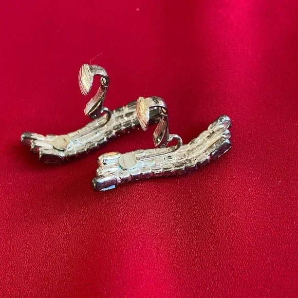 Vintage Clip-On Earrings - Picture 4 of 5